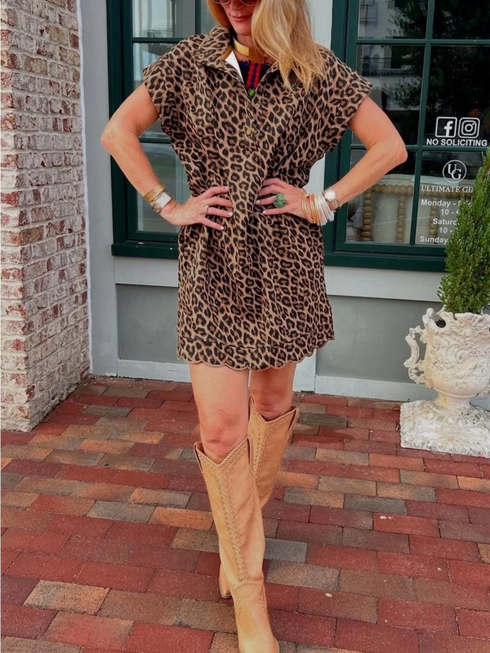 Entro medium jaguar scalloped dress medium button up